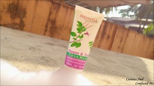 Patanjali Neem and Tulsi facewash review Facewash for oily skin India Affordable facewash India Indian beauty blog dusky blogger budget skincare review