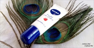 Nivea Fruity Lip Care Strawberry Review Nivea Fruity Lip Care review Lipcare Nivea India beauty blog affordable lipbalm budget lipbalm under 100 Dusky Indian blogger