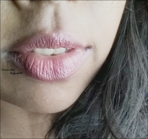 Maybelline Crazy for Coffee swatch Maybelline Color Sensational Lipstick Crazy for Coffee Review, Maybelline Crazy for Coffee, Nuetral lipstick for Dusky skintone, Neutral lipstick under 500, Creamy brown lipstick, Indian beauty blog, Maybelline brown lipstick review