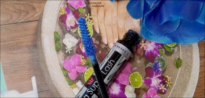 Rimmel Extra Super Lash Building Mascara Electric Blue Review swatch, Rimmel London Electric Blue mascara review swatch, Rimmel London blue masacara review swatch, Colored mascara in India affordable, Blue masacara India review, Rimmel mascara