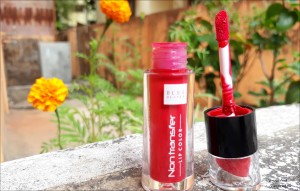 Blue heaven Non transfer lip color Rasberry Love 03 review, Blue heaven Non transfer lip color review swatchs, Blue heaven liquid lipstick review, Affordable liquid lipstick in India, Best liquid lipstick India, Cheap liquid lipstick india, Blue heaven lipstick 