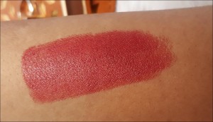 Lakme Absolute Argan Oil Lip Color Smooth Merlot review swatch, Lakme argan oil lipstick review, Lakme argan oil smooth lipstick review, Lakme Red lisptick review, Lakme absolute lisptick, Best Red lipstick for indian skin, Best lipstick for dry lips