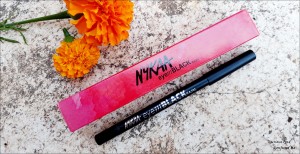 Nykaa EyeM Black knight kajal review, Nykaa EyeM kajal review, Nykaa EyeM Black Kajal review swatch, Nykaa Kajal review, Nykaa products review, Kajals in india 