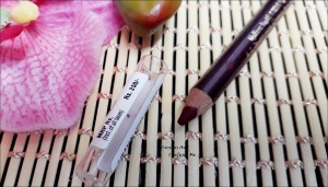 Lakme Perfect Definition Lipliner Black Currant Review, Lakme Perfect Definition Lipliner Black Currant swatch, Lakme Black Currant review, Lakme Black Currant swatch, Lakme lipliner review, berry color lipliner, cheap lipliner in india, affordable lipliner, best berry color lipliner india, dusky indian blogger 