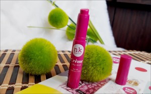 Nicka K Silky Cream Stick Razzmatazz review swatch, Nicka K Silky Cream Stick review, Nicka K creamy stick shades, Nicka K Silky Cream Stick Razzmatazz swatch, price of Nicka K product, Nicka K products review, Nicka K chubby lipstick