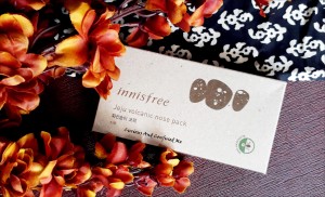 Innisfree Jeju Volcanic Nose Pack Review, Innisfree Jeju Volcanic Nose strip Review, Affordable nose strip India, Nose strip for blackheads, Innisfree products, Innisfree products for blackheads, Nose strip india