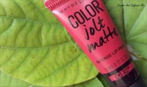 Maybelline Color Jolt Matte Intense Lip Paint Vamp Red review, Maybelline matte lipstick review, Maybelline Red matte lipstick, Maybelline vamp red review, Maybelline vamp red, Maybelline jolt swatch, Maybelline lipstick